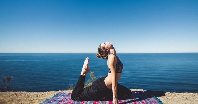 6 postures de yoga pour terminer les maux de dos
